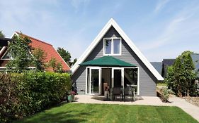 Stylish Holiday Home By The Sea